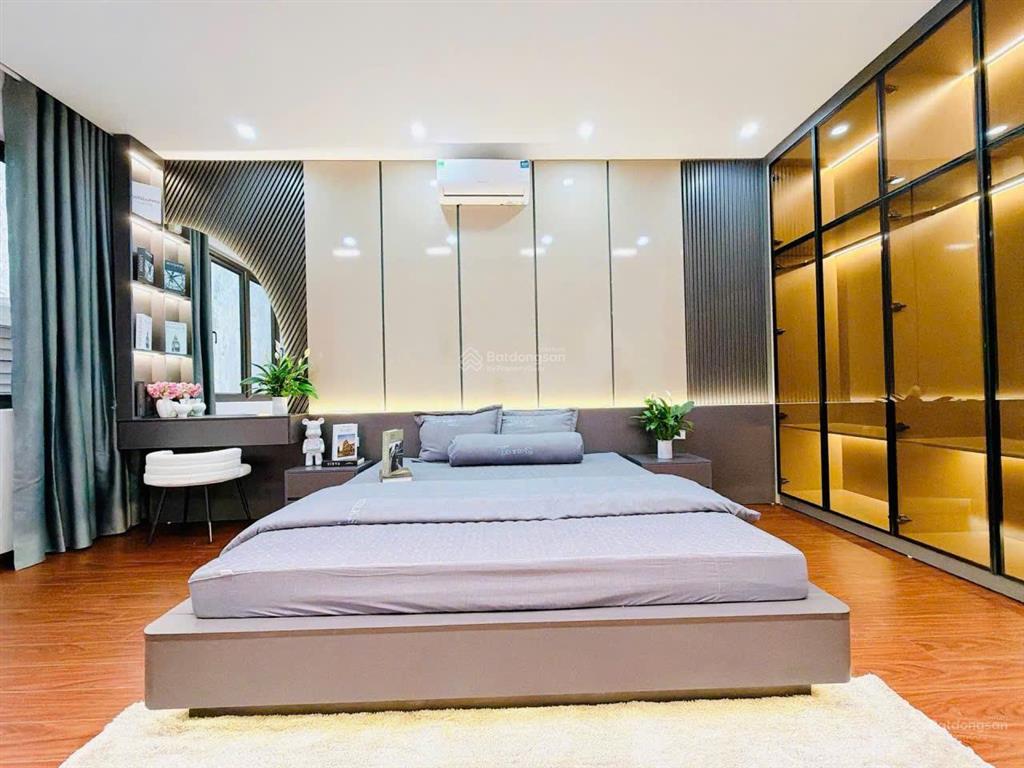 Bán nhà mới tinh  thang máy xịn 47m mặt tiền 4.2mthiết kế hiện đại ở sướng giá 10.95 tỷ.