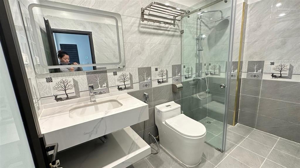 Bán nhà kinh doanh chính kinh thanh xuân 5 tầng 3 ngủ giá 8.35 tỷ.