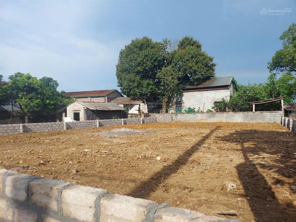 330m2. lô góc 2 mặt tiền  hàng tuyển trục chính liên thôn yên bài  ba vì