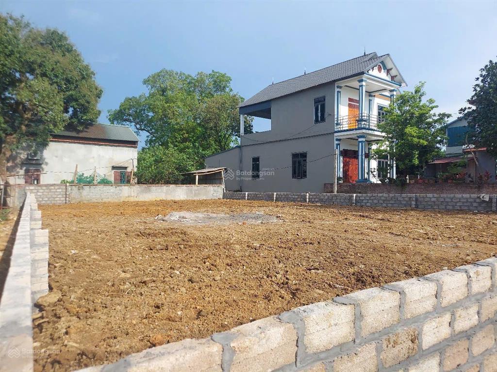 330m2. lô góc 2 mặt tiền  hàng tuyển trục chính liên thôn yên bài  ba vì