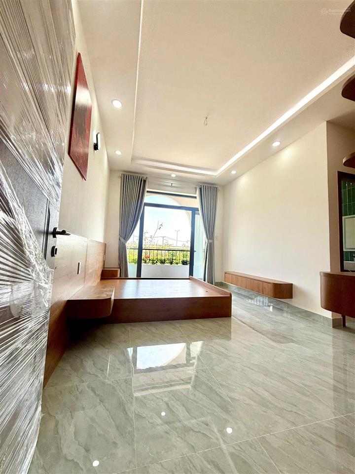 Cặp nhà mới 2 mặt tiền trước sau kđt the sol city, mái đúc. vị trí đẹp, nhà mới, dọn vào ở ngay