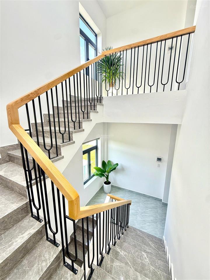 Cặp nhà mới 2 mặt tiền trước sau kđt the sol city, mái đúc. vị trí đẹp, nhà mới, dọn vào ở ngay