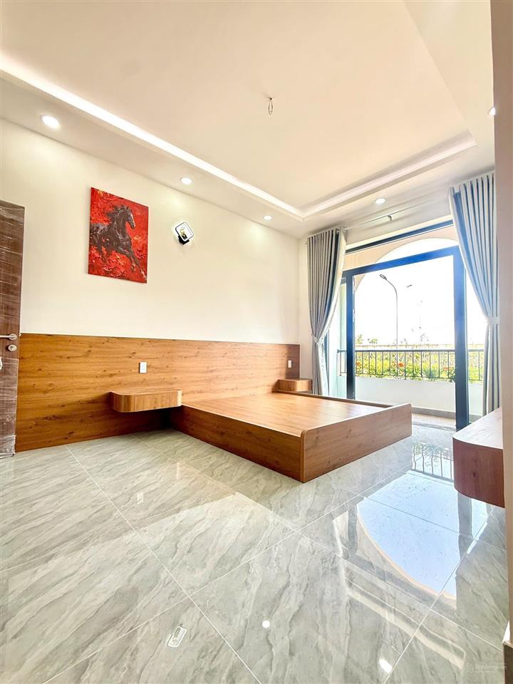 Cặp nhà mới 2 mặt tiền trước sau kđt the sol city, mái đúc. vị trí đẹp, nhà mới, dọn vào ở ngay