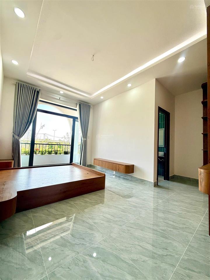 Cặp nhà mới 2 mặt tiền trước sau kđt the sol city, mái đúc. vị trí đẹp, nhà mới, dọn vào ở ngay