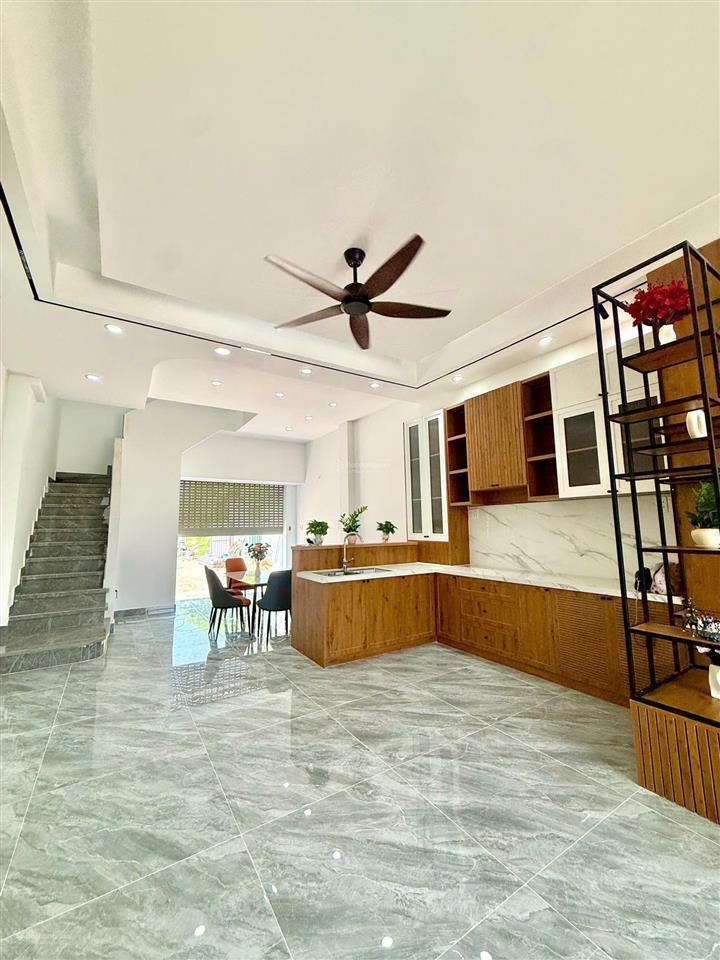 Cặp nhà mới 2 mặt tiền trước sau kđt the sol city, mái đúc. vị trí đẹp, nhà mới, dọn vào ở ngay