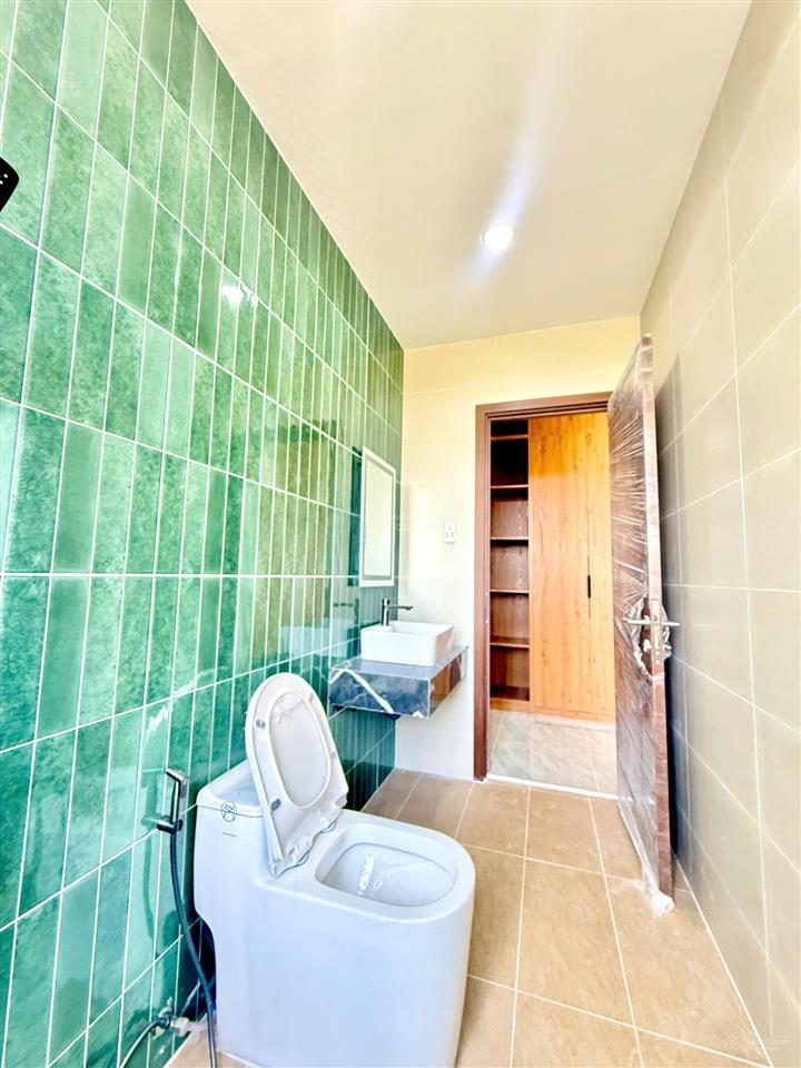 Cặp nhà mới 2 mặt tiền trước sau kđt the sol city, mái đúc. vị trí đẹp, nhà mới, dọn vào ở ngay