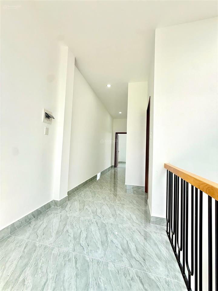 Cặp nhà mới 2 mặt tiền trước sau kđt the sol city, mái đúc. vị trí đẹp, nhà mới, dọn vào ở ngay