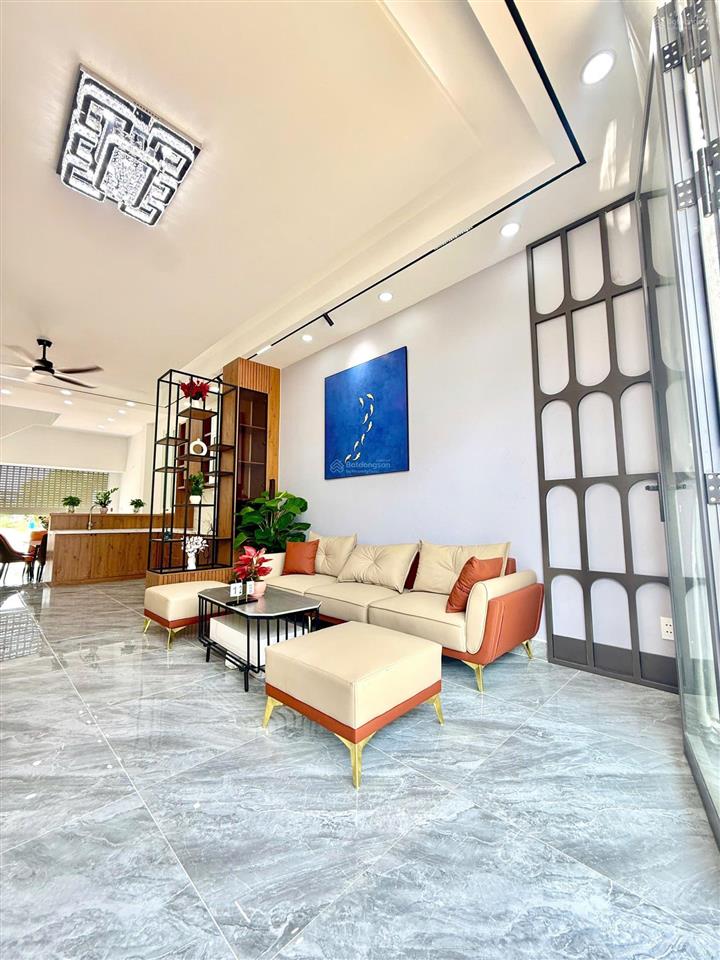 Cặp nhà mới 2 mặt tiền trước sau kđt the sol city, mái đúc. vị trí đẹp, nhà mới, dọn vào ở ngay