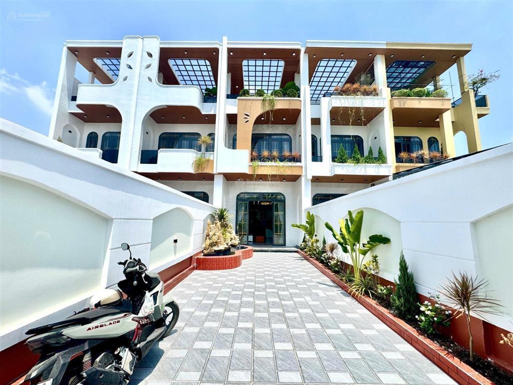 Chỉ 2,9 tỷ/căn nhà hai lầu quá rẻ luôn ạ. nhà hai lầu sát kđt năm sao trường tiểu học long trạch