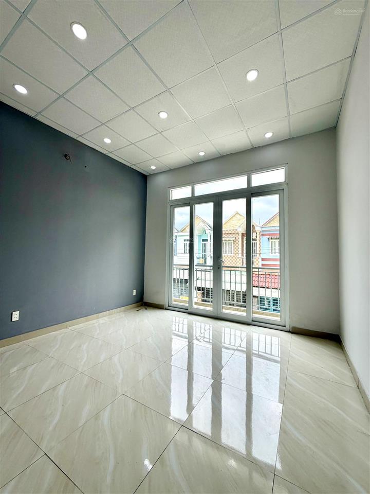 Nhà 2 mặt tiền kinh doanh ở ấp cầu xây, 2tỷ2 shr nằm trong kdc đông, gần chợ, trường học, kcn