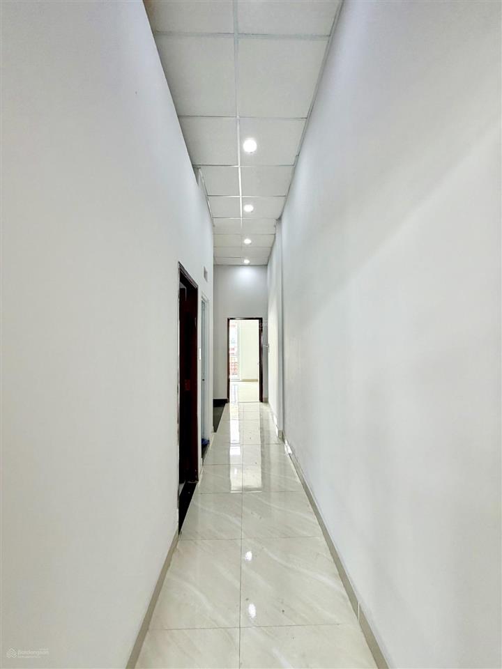 Nhà 2 mặt tiền kinh doanh ở ấp cầu xây, 2tỷ2 shr nằm trong kdc đông, gần chợ, trường học, kcn