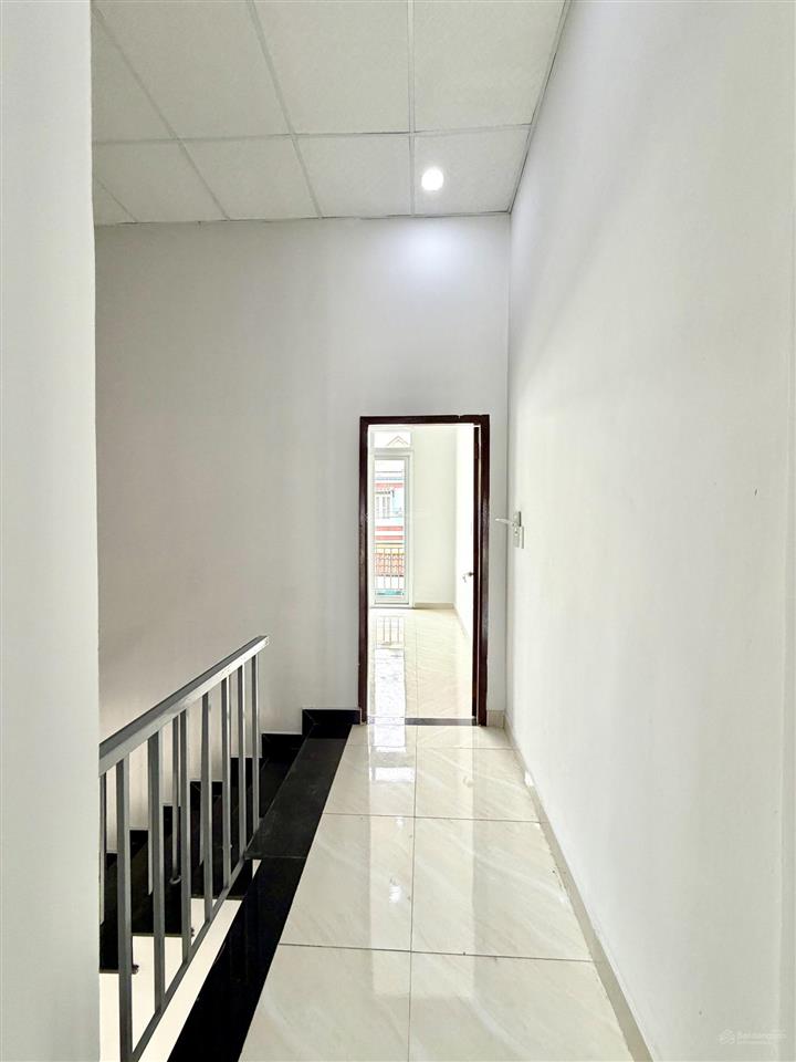 Nhà 2 mặt tiền kinh doanh ở ấp cầu xây, 2tỷ2 shr nằm trong kdc đông, gần chợ, trường học, kcn