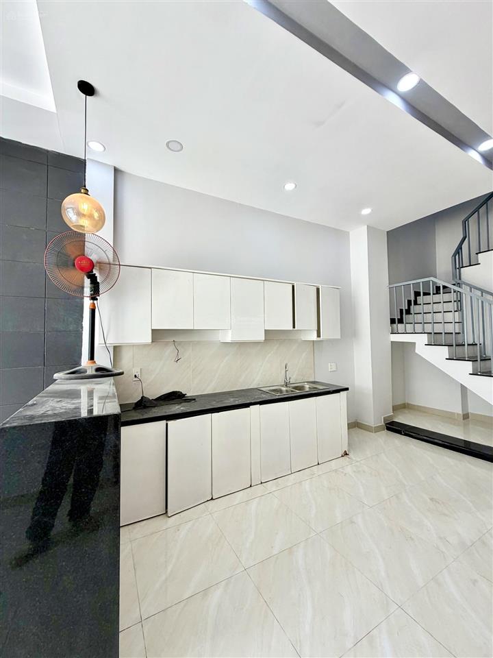 Nhà 2 mặt tiền kinh doanh ở ấp cầu xây, 2tỷ2 shr nằm trong kdc đông, gần chợ, trường học, kcn