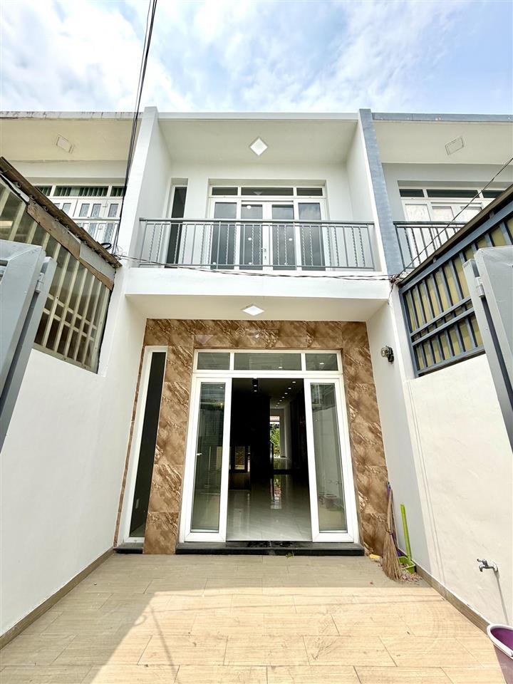 Nhà 2 mặt tiền kinh doanh ở ấp cầu xây, 2tỷ2 shr nằm trong kdc đông, gần chợ, trường học, kcn