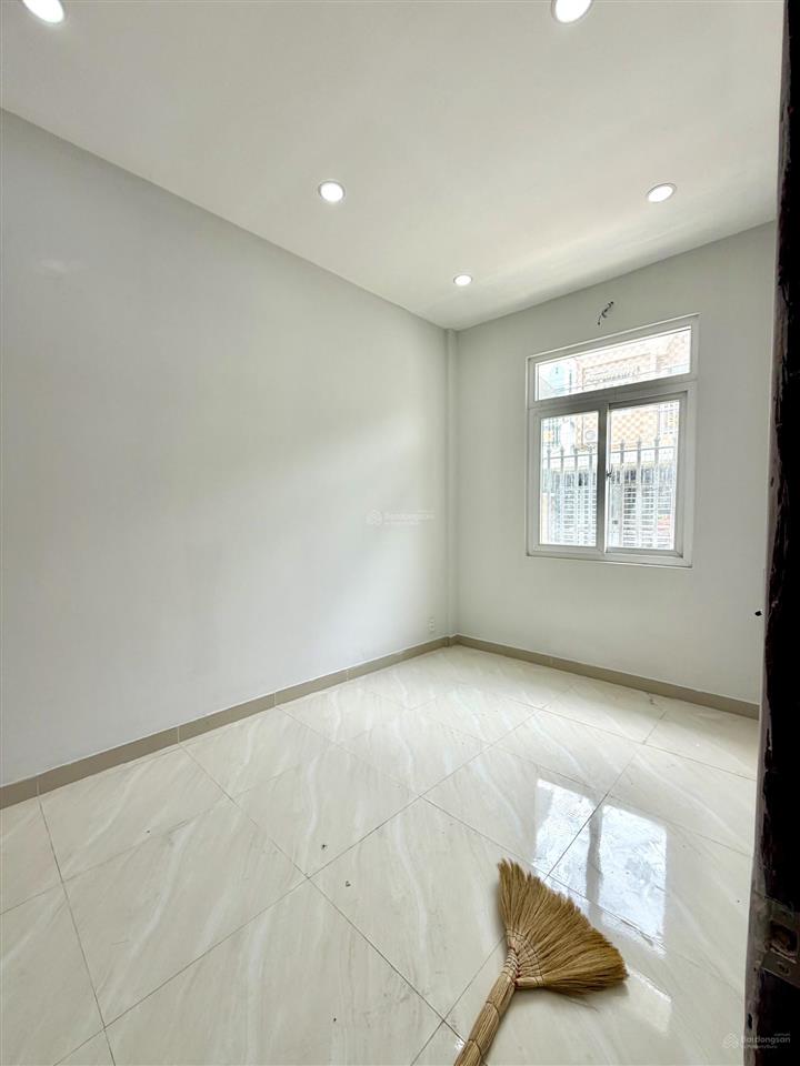 Nhà 2 mặt tiền kinh doanh ở ấp cầu xây, 2tỷ2 shr nằm trong kdc đông, gần chợ, trường học, kcn