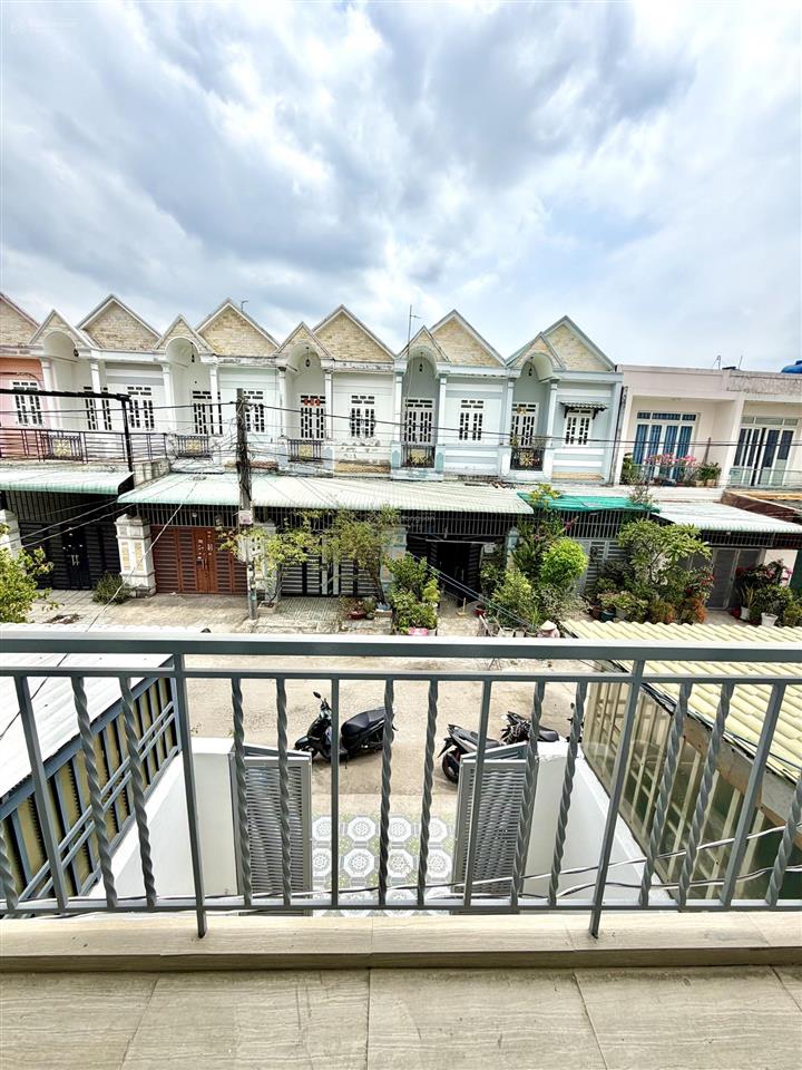 Nhà 2 mặt tiền kinh doanh ở ấp cầu xây, 2tỷ2 shr nằm trong kdc đông, gần chợ, trường học, kcn