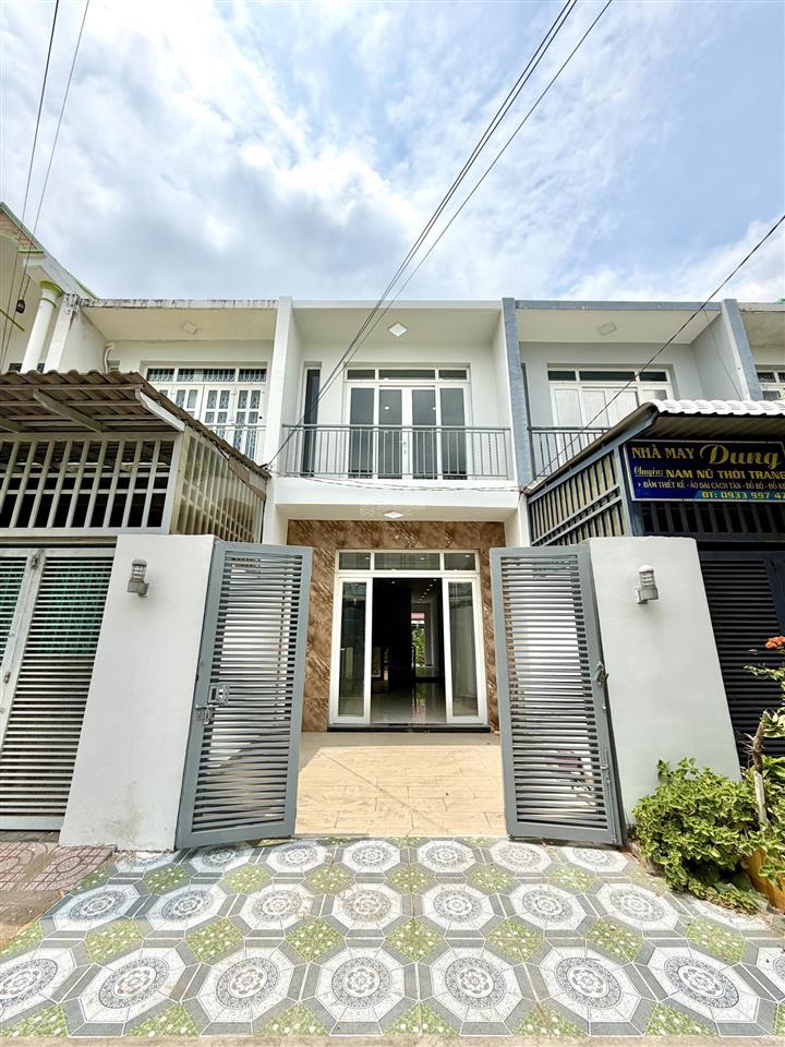 Nhà 2 mặt tiền kinh doanh ở ấp cầu xây, 2tỷ2 shr nằm trong kdc đông, gần chợ, trường học, kcn