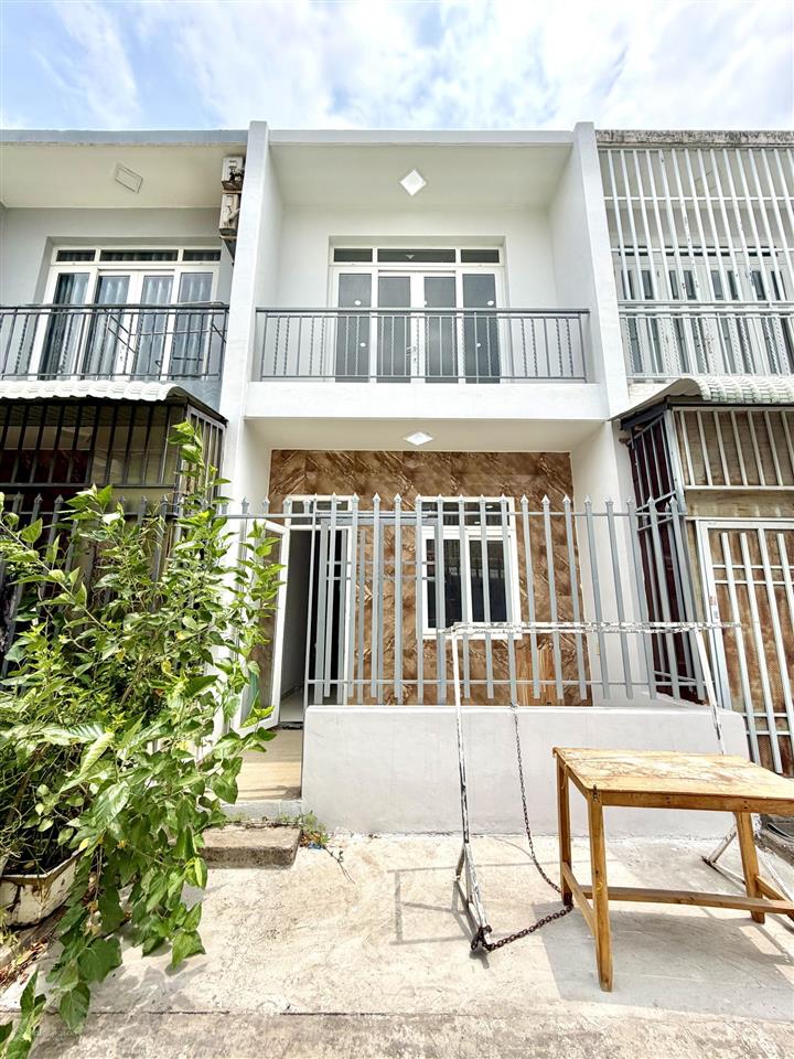 Nhà 2 mặt tiền kinh doanh ở ấp cầu xây, 2tỷ2 shr nằm trong kdc đông, gần chợ, trường học, kcn