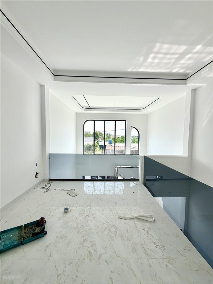 Nhà phố đang hoàn thiện tại đường bờ chùa, sát trường tiểu học long trạch 1, dt 5x20m, 2tt, 3pn, tl