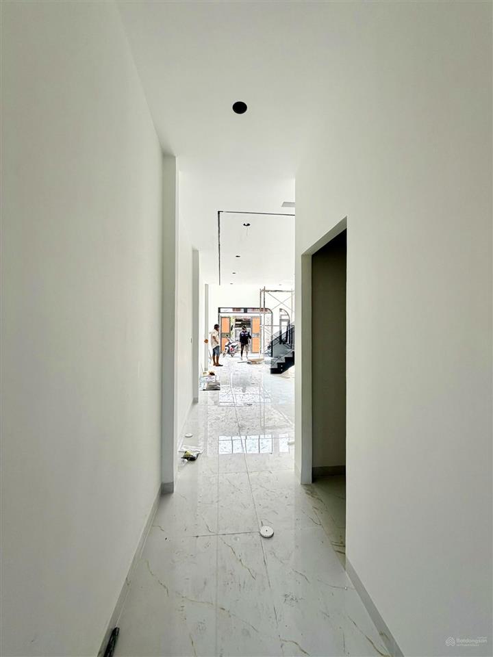 Nhà phố đang hoàn thiện tại đường bờ chùa, sát trường tiểu học long trạch 1, dt 5x20m, 2tt, 3pn, tl