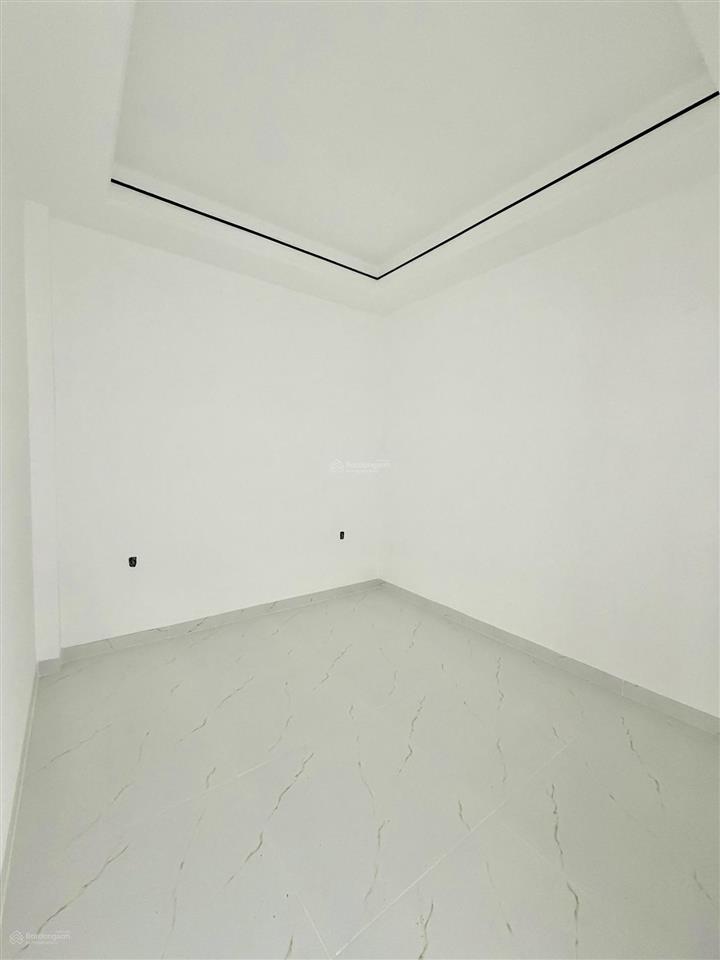 Nhà phố đang hoàn thiện tại đường bờ chùa, sát trường tiểu học long trạch 1, dt 5x20m, 2tt, 3pn, tl