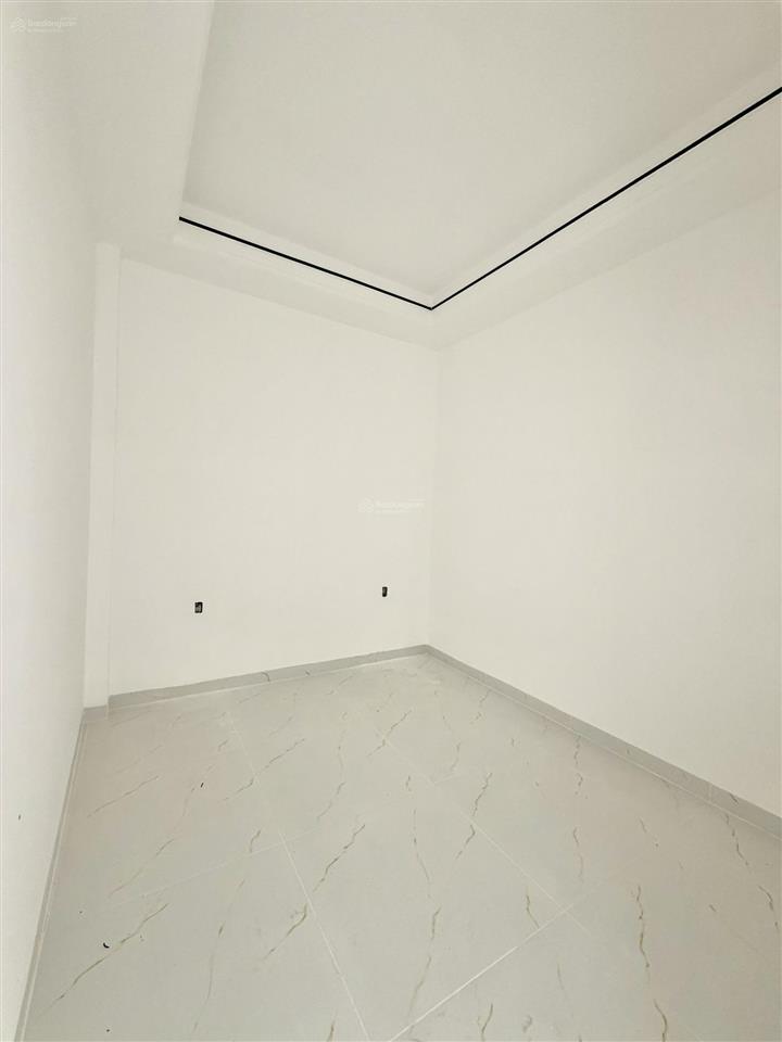 Nhà phố đang hoàn thiện tại đường bờ chùa, sát trường tiểu học long trạch 1, dt 5x20m, 2tt, 3pn, tl