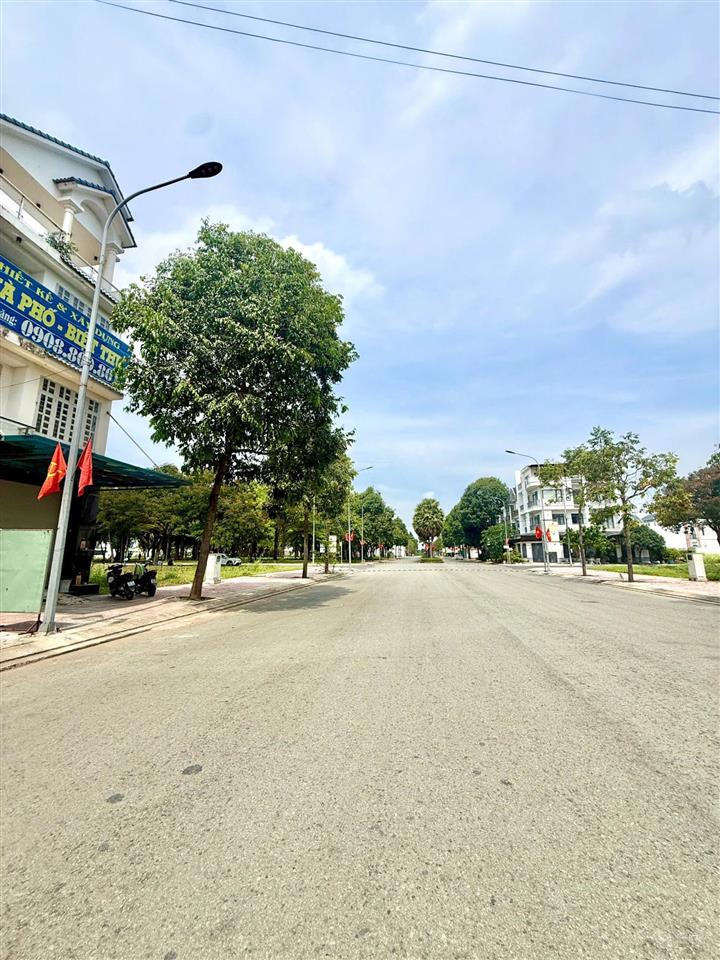 Nhà tân cổ điển 6,18 tỷ, 90m2 view đẹp tại đường số 1, five star eco city, hoàn công đầy đủ