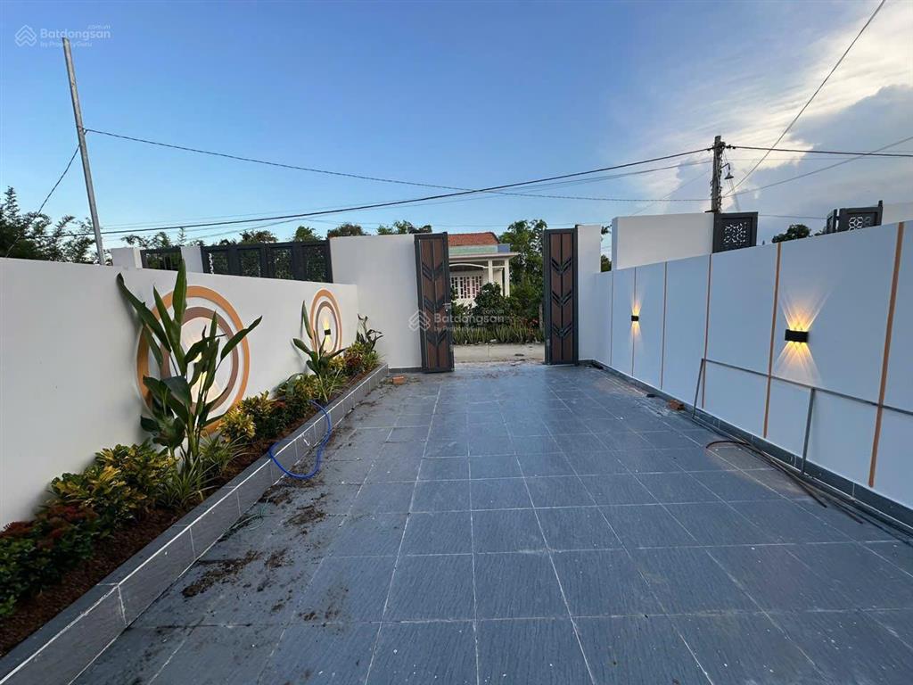Nhà mới chỉ 2,2 tỷ/căn, sẵn sổ hoàn công, đường bờ chùa, gần chợ long thượng  0936 689 ***