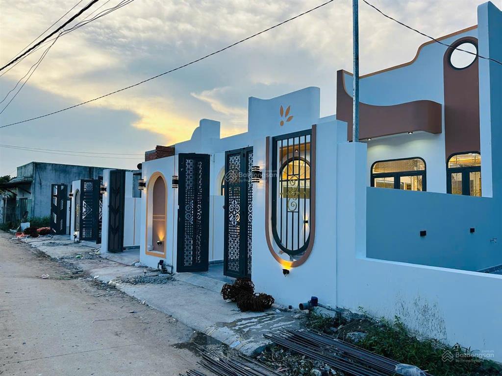 Nhà mới chỉ 2,2 tỷ/căn, sẵn sổ hoàn công, đường bờ chùa, gần chợ long thượng  0936 689 ***