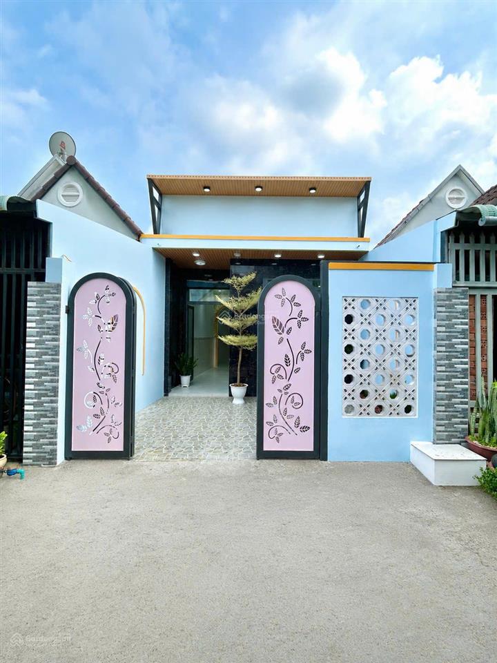 Nhà đẹp giá chỉ 1 tỷ 650  sổ hồng riêng tại đường kênh, xã long trạch