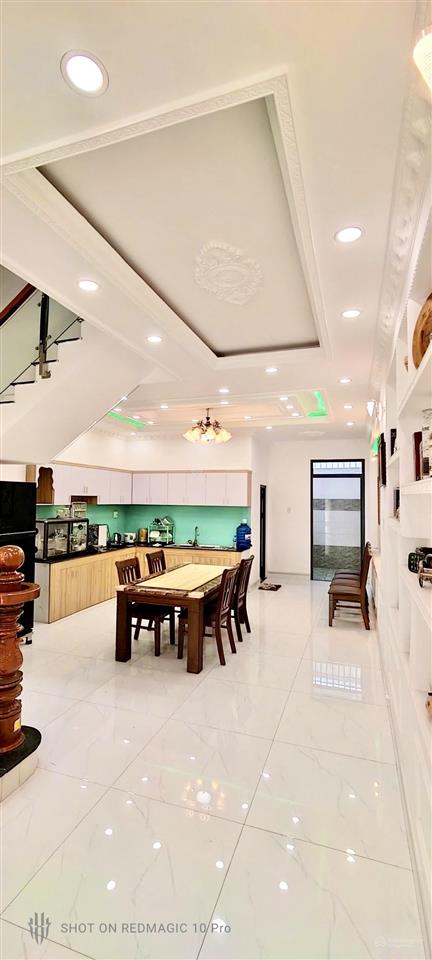 Cho thuê nr 4pn, 4wc, giá ưu đãi 10 triệu, 100m2 tại five star eco city