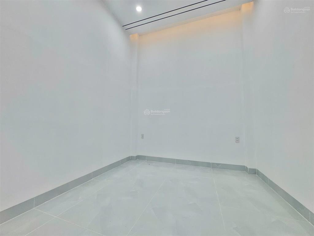 Nhà đẹp không chờ ai! giá chỉ 2 tỷ 150. sân vườn rộng sổ hồng riêng, gần chợ long thượng, 4,5x26m