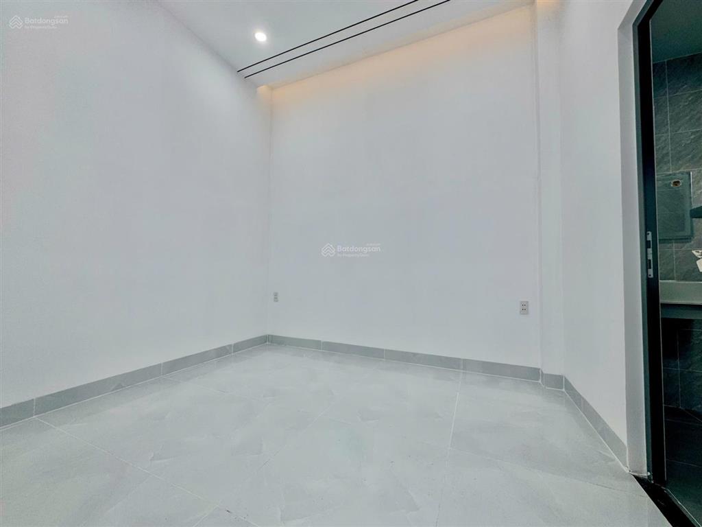 Nhà đẹp không chờ ai! giá chỉ 2 tỷ 150. sân vườn rộng sổ hồng riêng, gần chợ long thượng, 4,5x26m