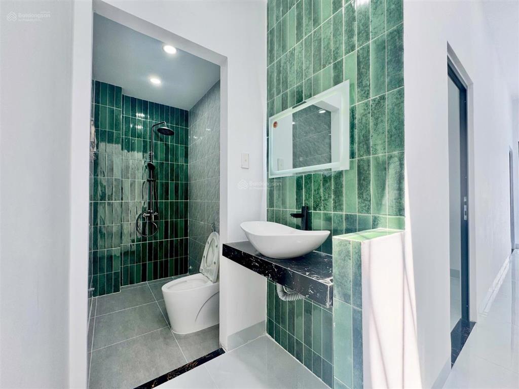 Nhà đẹp không chờ ai! giá chỉ 2 tỷ 150. sân vườn rộng sổ hồng riêng, gần chợ long thượng, 4,5x26m