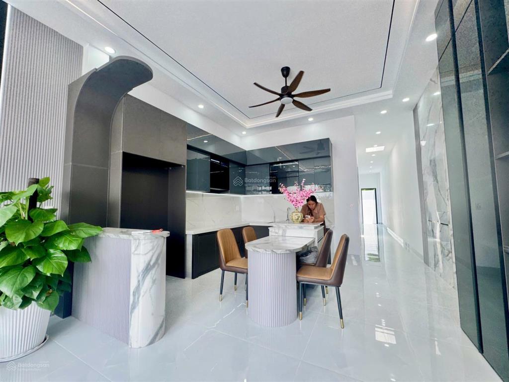 Nhà đẹp không chờ ai! giá chỉ 2 tỷ 150. sân vườn rộng sổ hồng riêng, gần chợ long thượng, 4,5x26m
