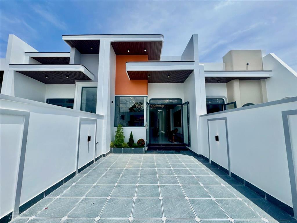 Nhà đẹp không chờ ai! giá chỉ 2 tỷ 150. sân vườn rộng sổ hồng riêng, gần chợ long thượng, 4,5x26m