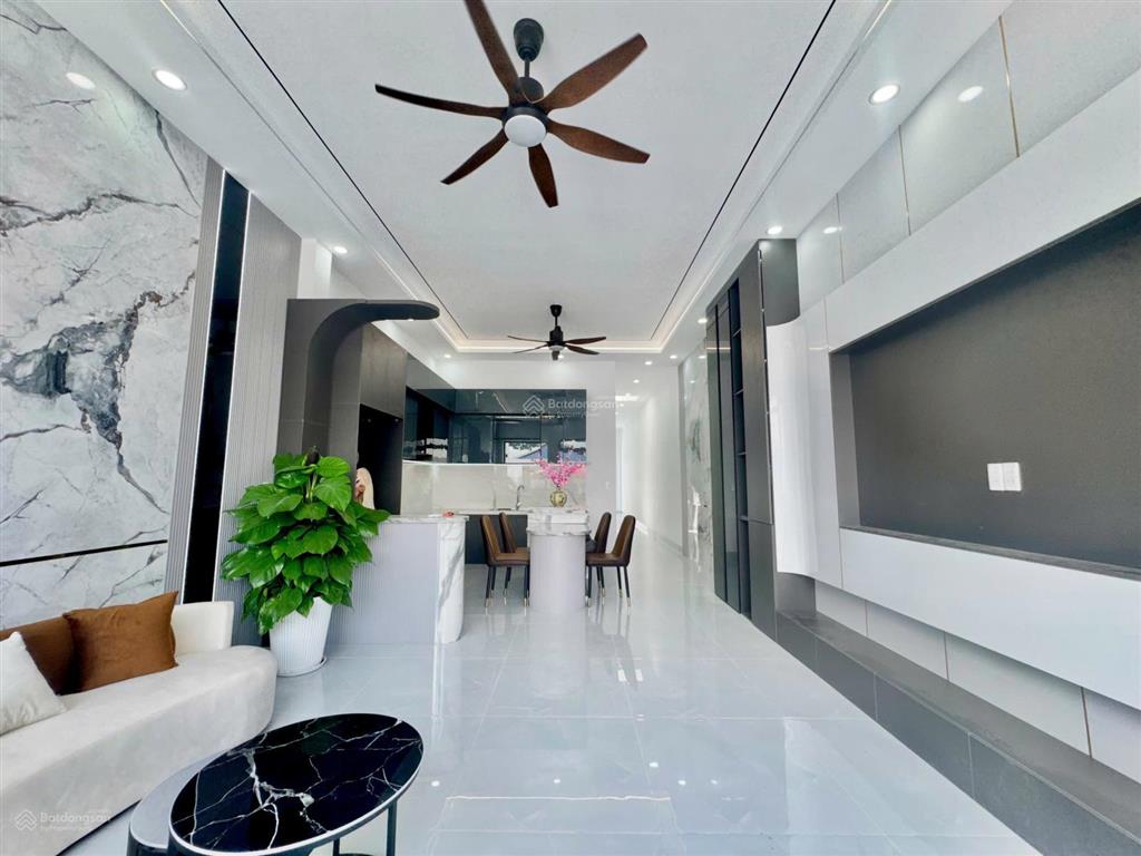 Nhà đẹp không chờ ai! giá chỉ 2 tỷ 150. sân vườn rộng sổ hồng riêng, gần chợ long thượng, 4,5x26m