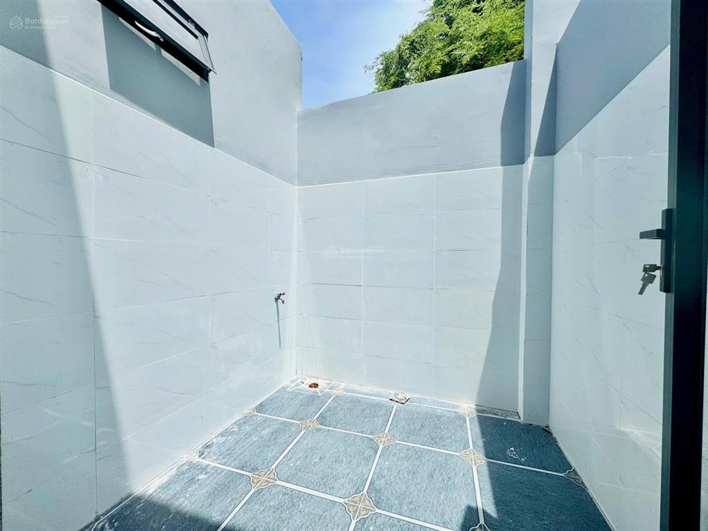 Nhà đẹp không chờ ai! giá chỉ 2 tỷ 150. sân vườn rộng sổ hồng riêng, gần chợ long thượng, 4,5x26m