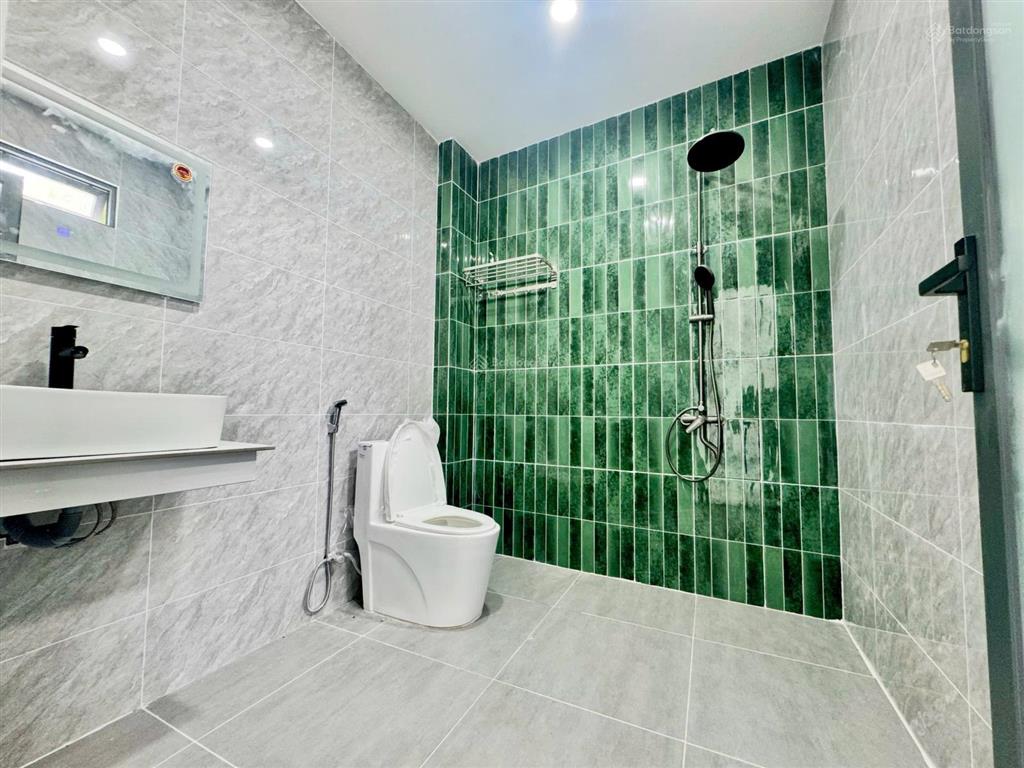 Nhà đẹp không chờ ai! giá chỉ 2 tỷ 150. sân vườn rộng sổ hồng riêng, gần chợ long thượng, 4,5x26m