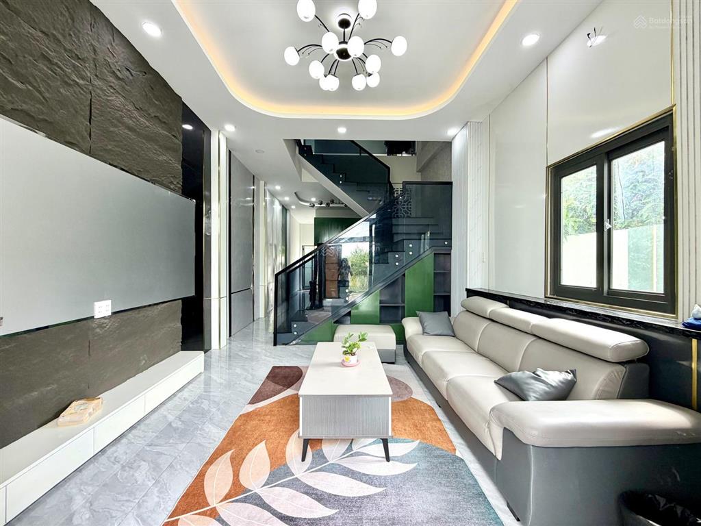 Hàng hiếm! nhà phố 1 lầu 6,7x20m gần kcn cầu tràm đường xe hơi shr hoàn công chỉ 1tỷ980tr bớt lộc