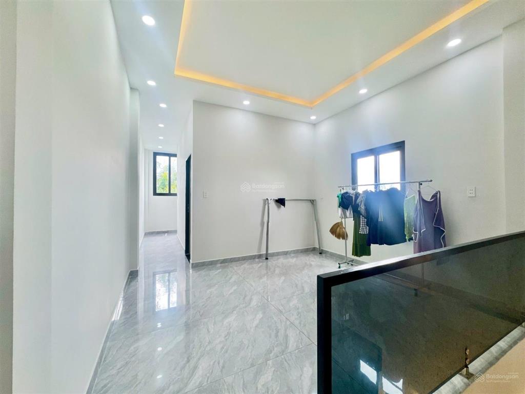 Hàng hiếm! nhà phố 1 lầu 6,7x20m gần kcn cầu tràm đường xe hơi shr hoàn công chỉ 1tỷ980tr bớt lộc