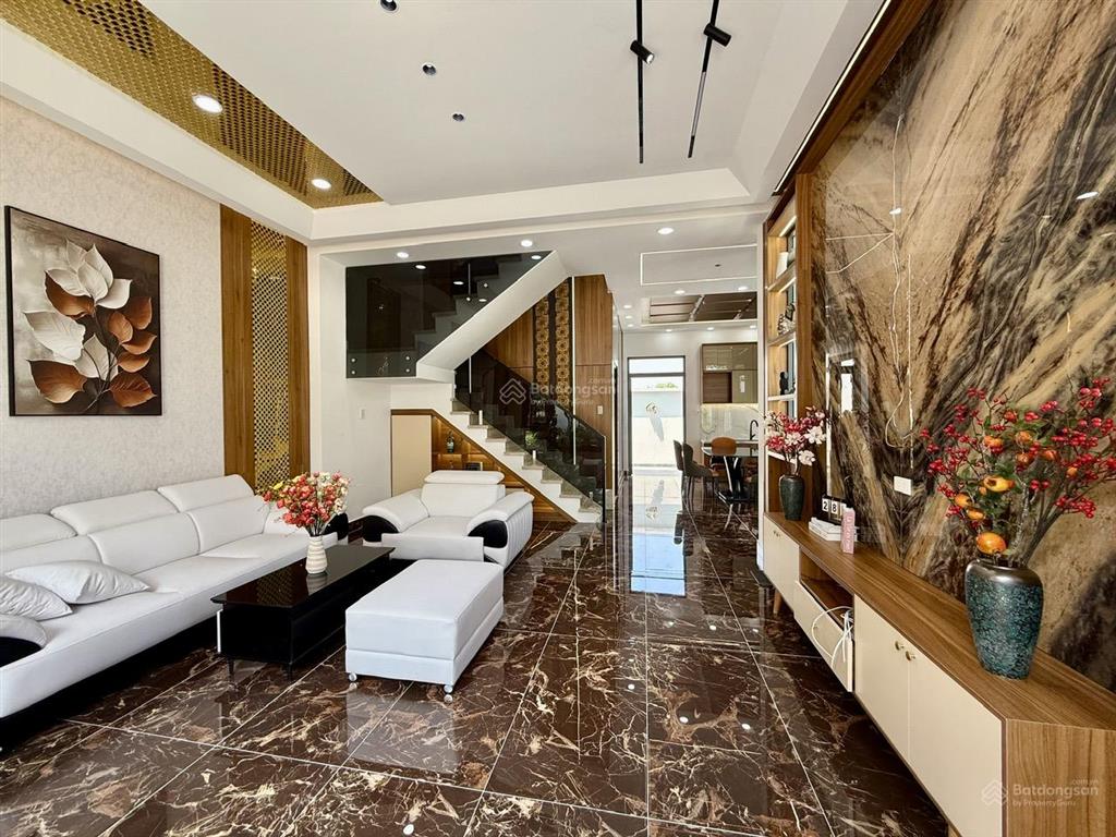 Biệt thự khu gia phú viên ngay kcn cầu tràm. cách bình chánh 5km, dt 10x23m shr hoàn công 5,5tỷ