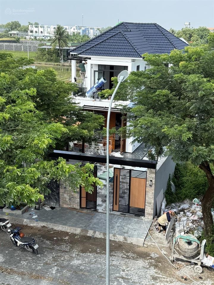 Biệt thự khu gia phú viên ngay kcn cầu tràm. cách bình chánh 5km, dt 10x23m shr hoàn công 5,5tỷ
