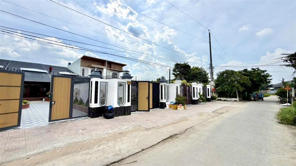 Nhà gỗ phong cách nhật bản đường trường học, phước lý 6x50m sân vườn rộng, tiểu cảnh đẹp 5,1 tỷ