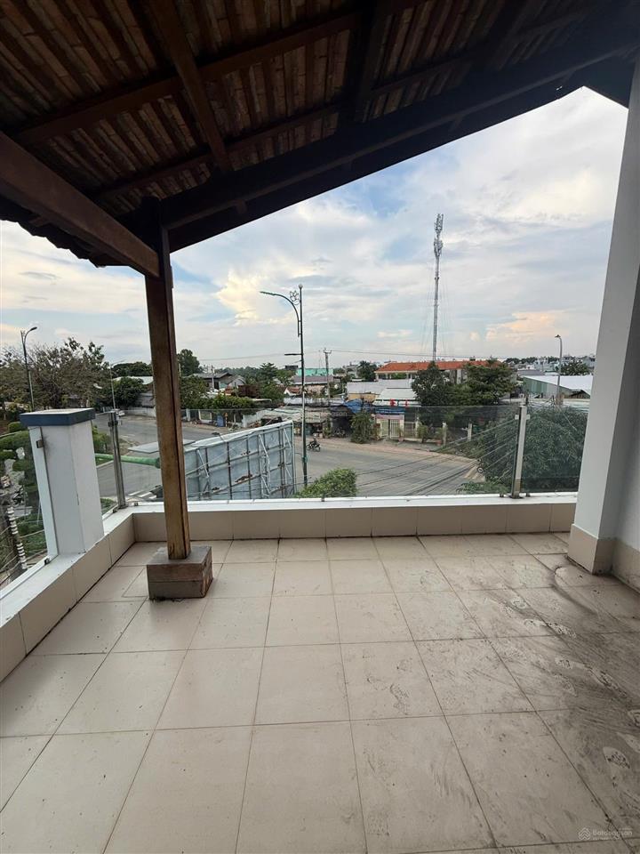 Mặt tiền 835b ngay cổng 5 sao 2 vị trí đẹp, mặt tiền đường lớn, ngang 6m cực kỳ thuận tiện kd 3,4ty