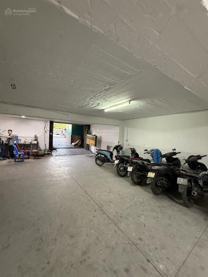 Bán nhà mặt phố khúc thừa dụ175m2, mt 7,8m giá164tỷ có hầm  kinh doanh dòng tiền2,5 tỷ/năm.