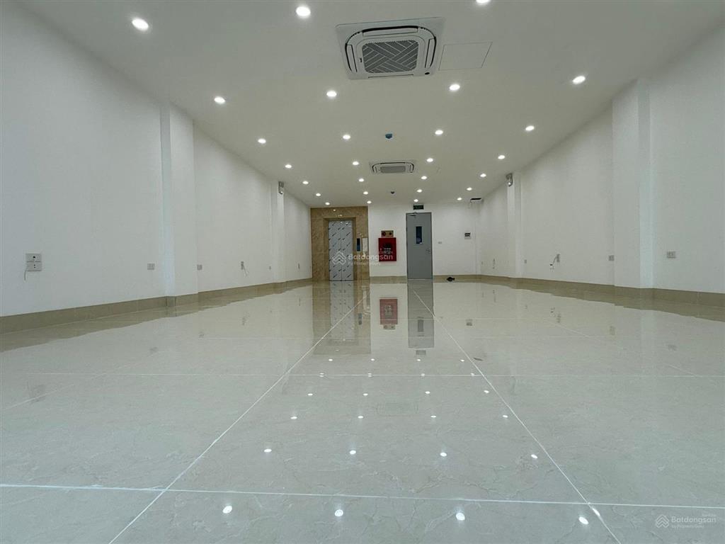 Bán nhà mặt phố khúc thừa dụ175m2, mt 7,8m giá164tỷ có hầm  kinh doanh dòng tiền2,5 tỷ/năm.