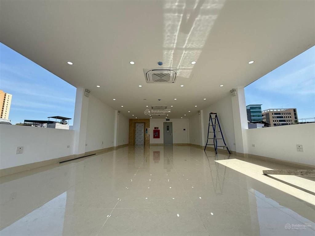 Bán nhà mặt phố khúc thừa dụ175m2, mt 7,8m giá164tỷ có hầm  kinh doanh dòng tiền2,5 tỷ/năm.