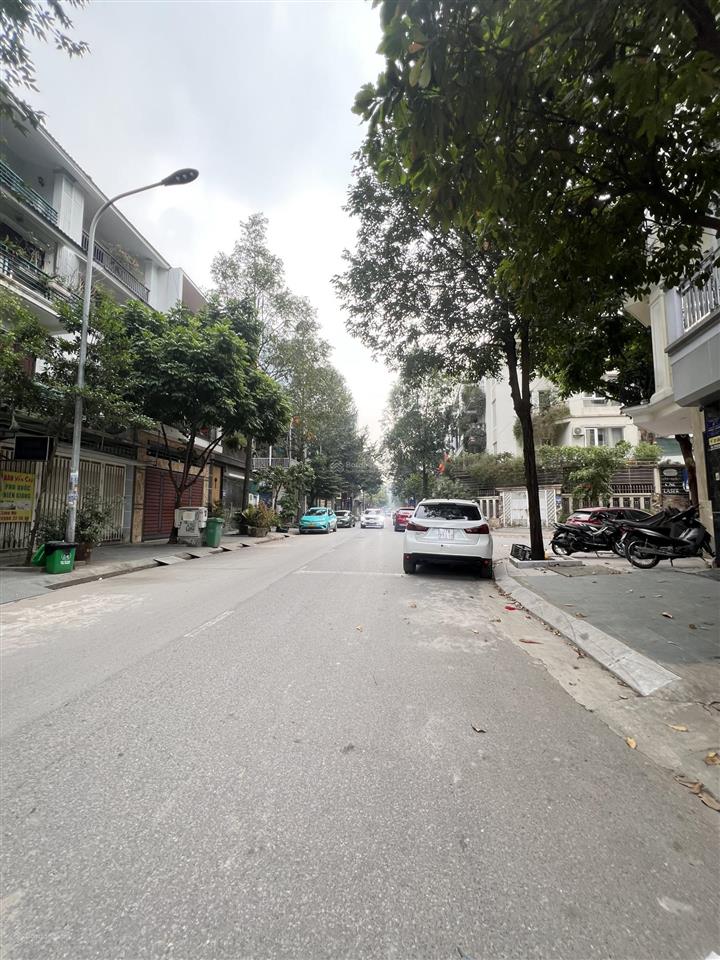 Phân lô 2 ô tô tránh kđt văn quán  68m2  mt4.2m, giá21 tỷ hồ văn quán,siêu thị ,trường học .