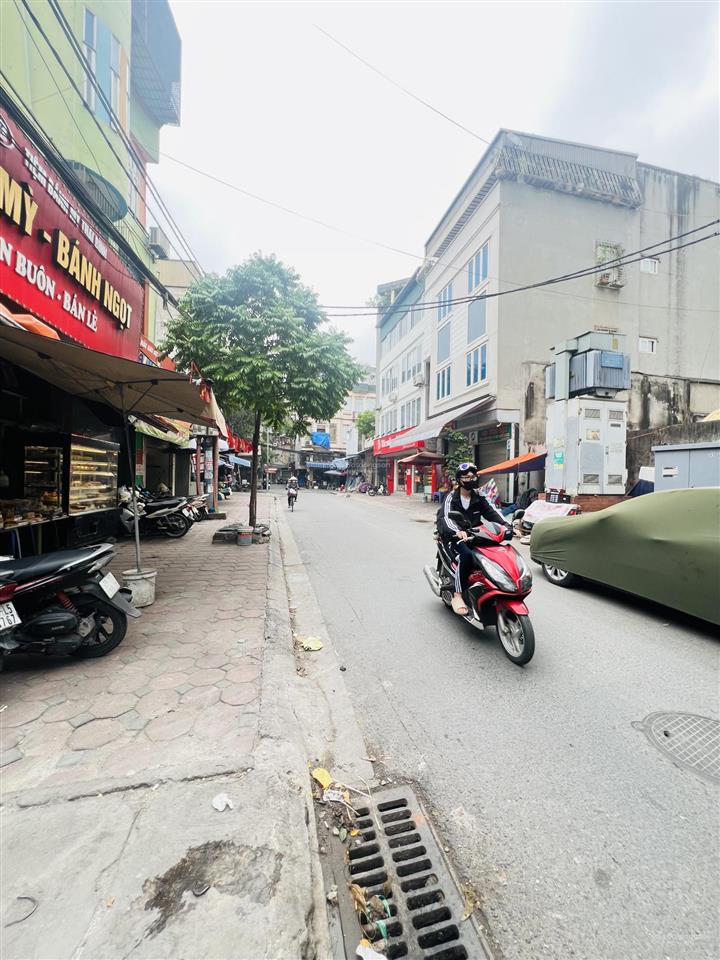 Chính chủ bán nhà gốc đề  35m  giá 9,5 tỷ, gần chợ, 10m ra ô tô tránh  phù hợp ở, giữ tiền